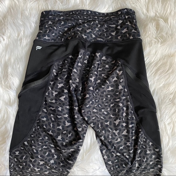 Fabletics High Waisted Leopard Ultracool Leggings - Picture 11 of 16